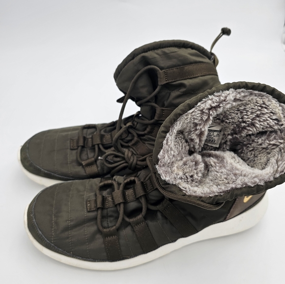 Nike Women's Roshe Run High SneakerBoot Dark Loden / Sail 615968-300 (Size 12) - Picture 4 of 8